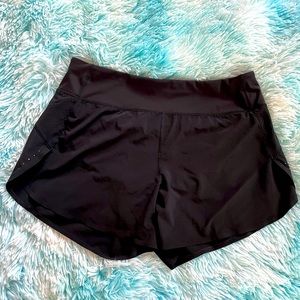 Athleta Run with It 4.5” Shorts Black Size Medium